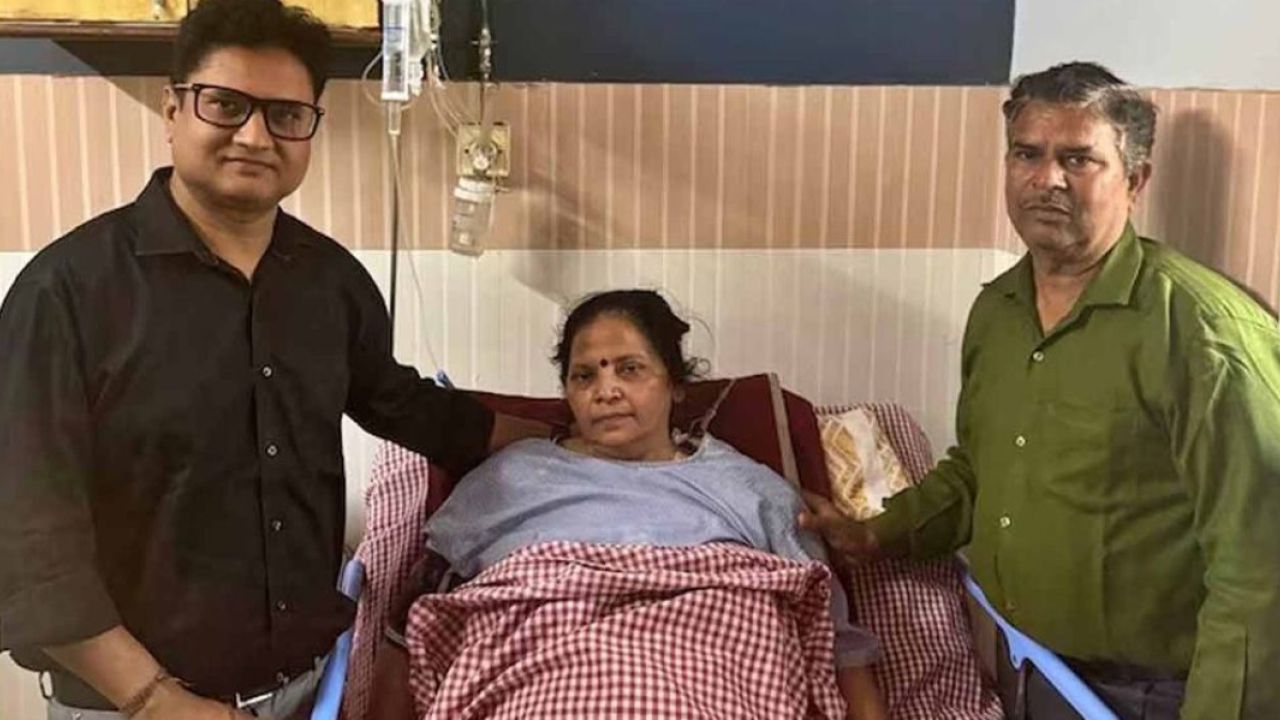 গর্তযুক্ত রাস্তায় অ্যাম্বুলেন্সের ঝাঁকুনিতে জেগে উঠলো ‘ব্রেন ডেড’ নারী