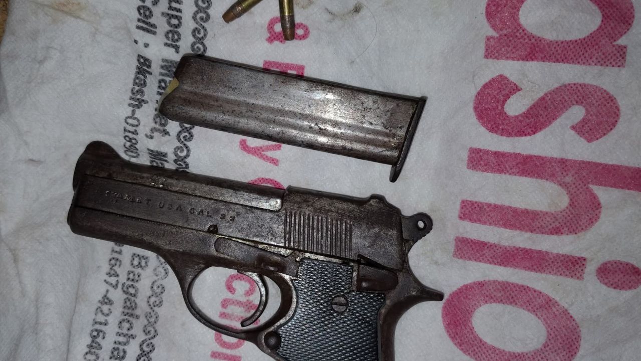 লংগদুতে সেনাবাহিনীর অভিযানে অবৈধ পিস্তল ও গুলি উদ্ধার