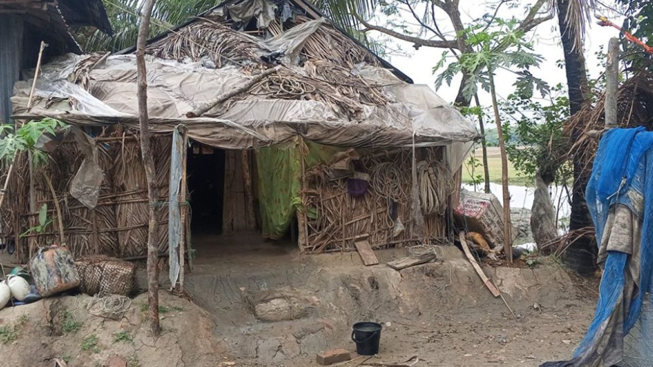 দুই ঘণ্টা সাগরে সাঁতার কেটে বাবার লাশ নিয়ে বাড়ি ফিরলেন ২ ছেলে
