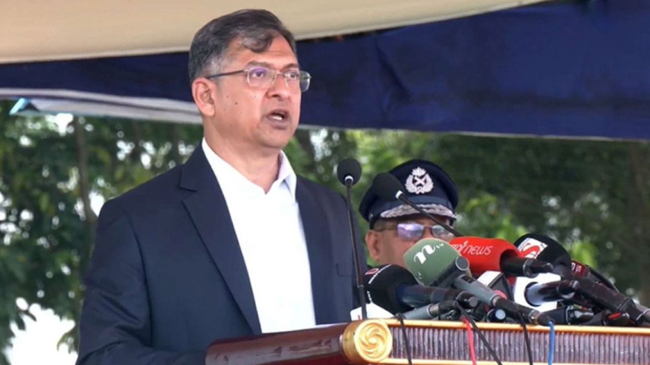 বর্তমান পোশাকে পুলিশ সন্তুষ্ট নয় : স্বরাষ্ট্রমন্ত্রী