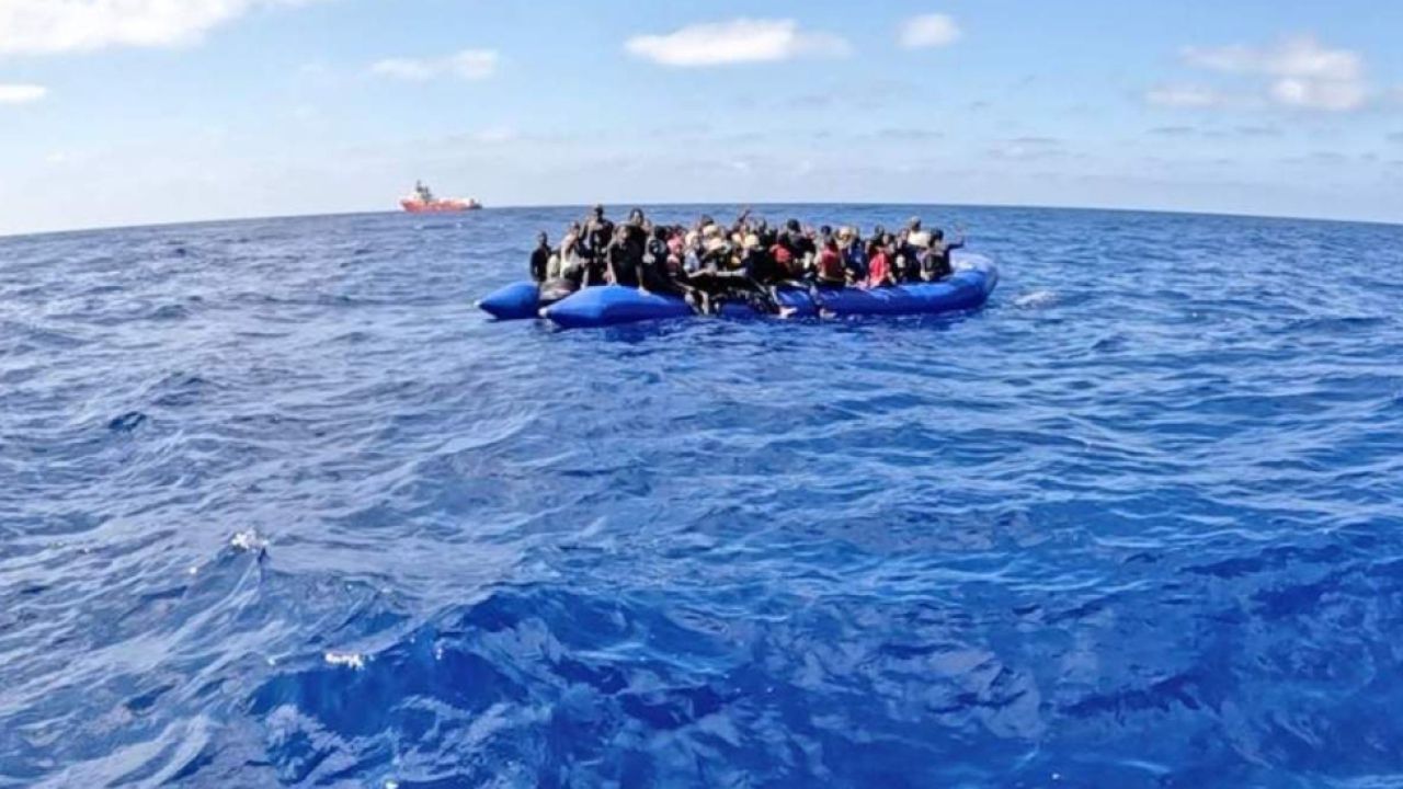 দিক হারিয়ে ভাসতে ভাসতে সাগরে ৬ দিন, মারা গেলেন ১৮ বাংলাদেশি