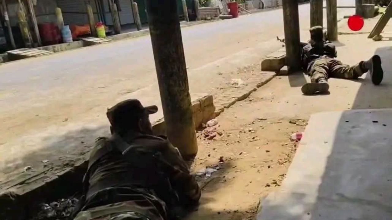 সাজেকে পর্যটক ও আইনশৃঙ্খলা বাহিনীর ওপর গুলিবর্ষণ, ৩ হাজার পর্যটক উদ্ধার