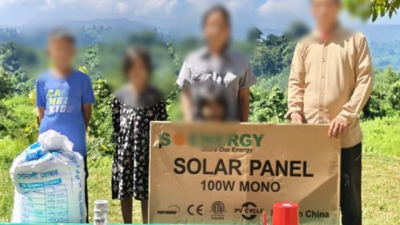 রুমায় মিজোরাম ফেরত বম পরিবার ও দরিদ্ররা পেলেন সেনাবাহিনীর সহায়তা