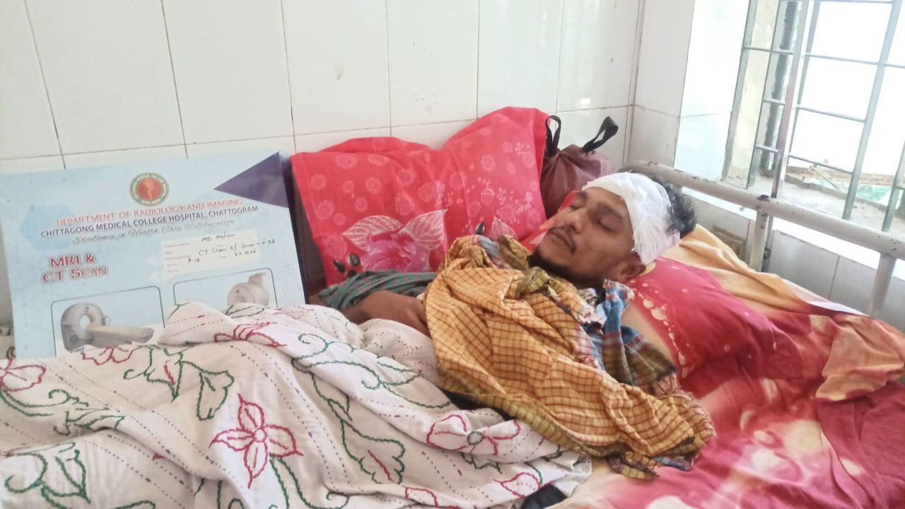 লামায় রডের আঘাতে যুবক গুরুতর জখম, হাসপাতালে জীবন-মৃত্যুর লড়াই